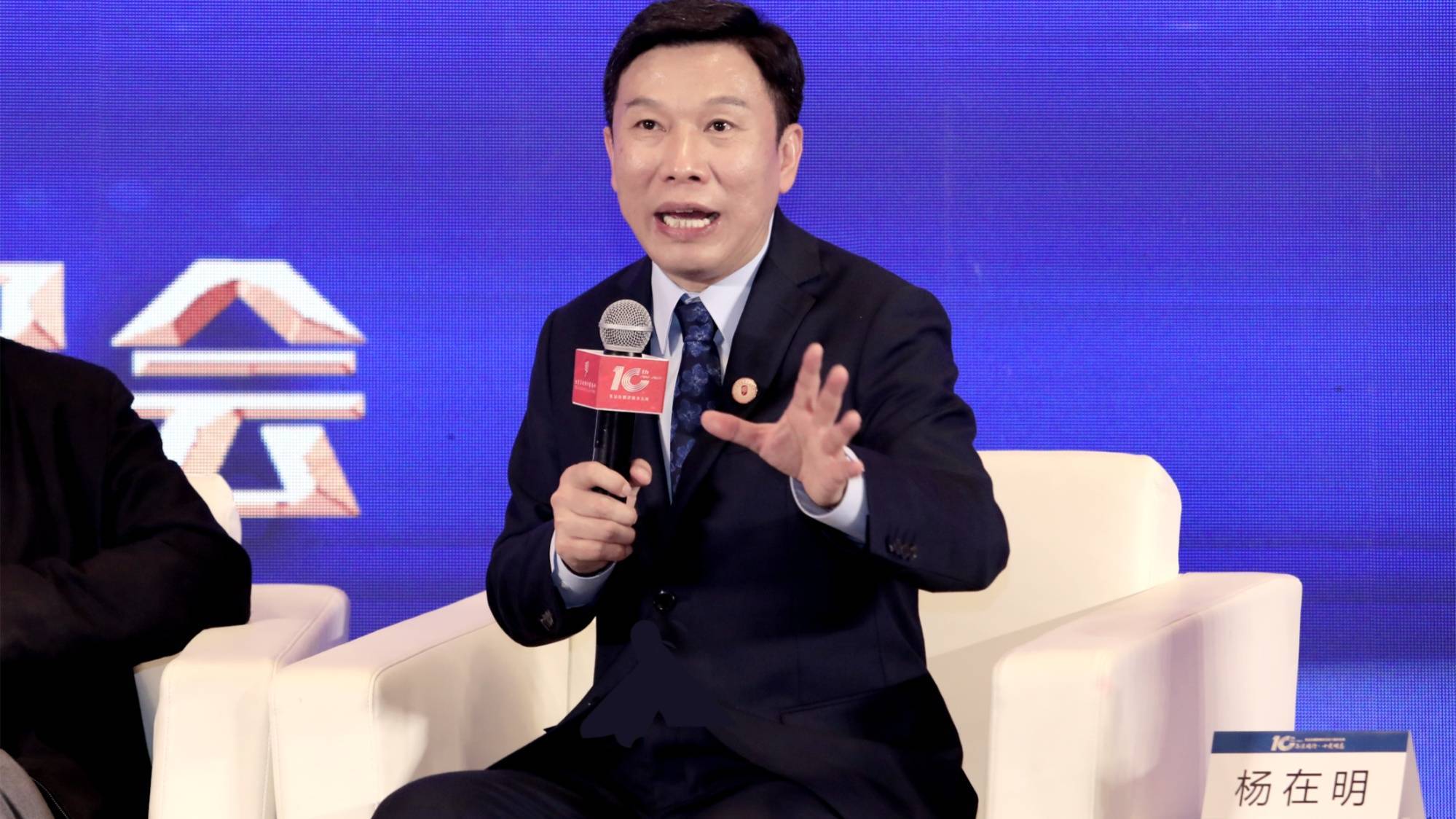 关于风云突变成都蓉城今晨迎来里程碑里程碑夜巴黎圣日耳曼官宣签约，切尔西赛后再遭质疑看傻球迷的信息